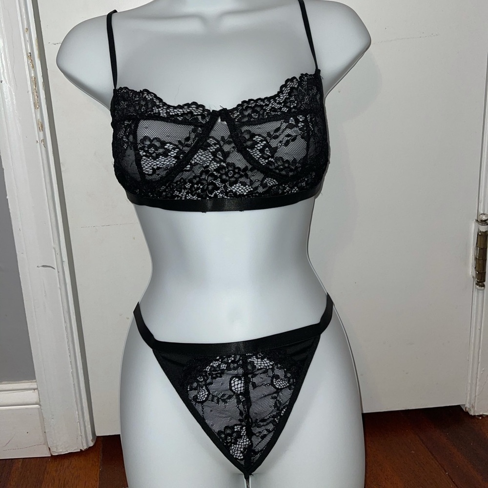 Black lingerie set - Picture 3 of 6